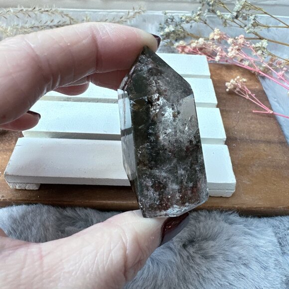Small Garden Quartz Polished Point - Picture 6 of 8